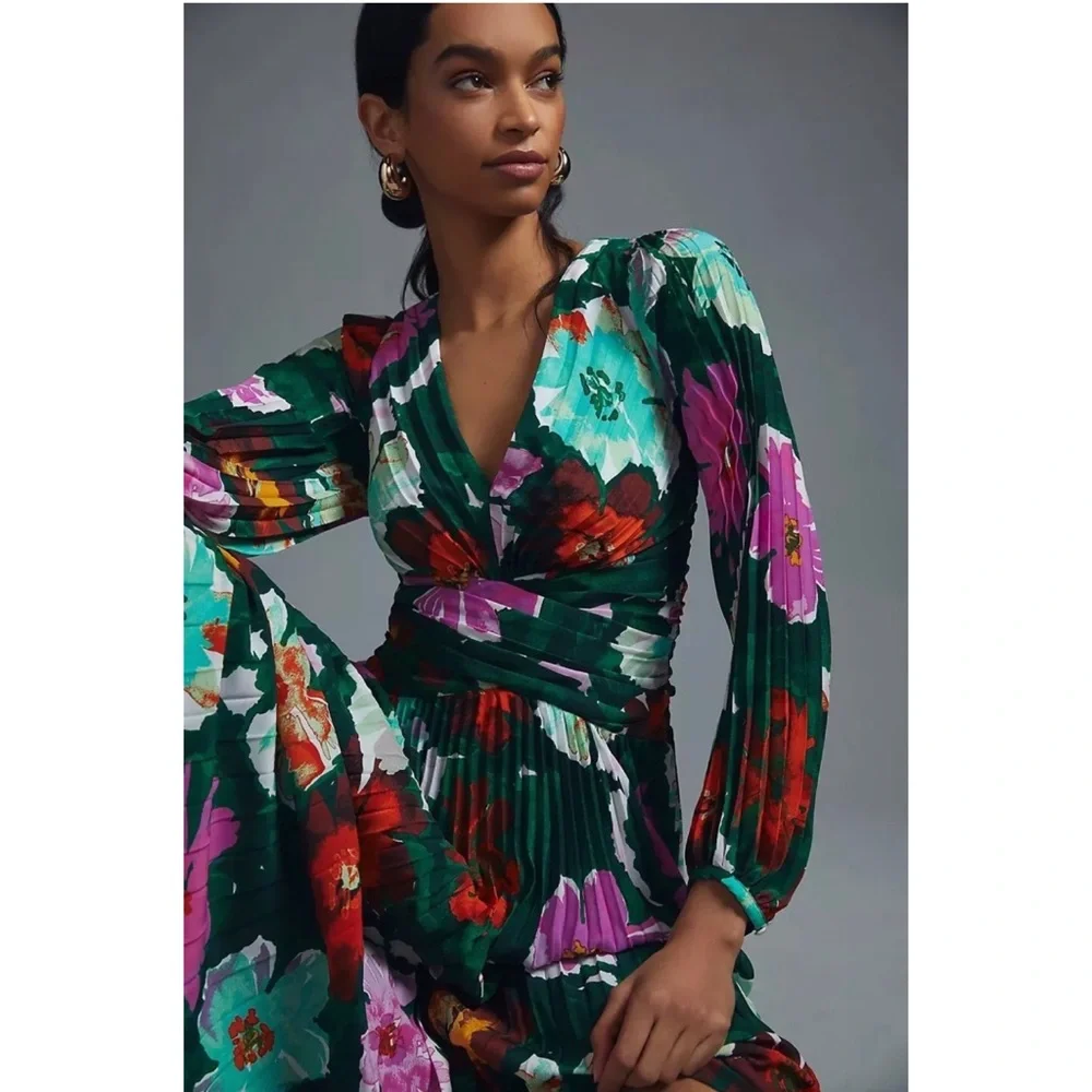 Anthropologie By Anthropologie
Pleated V-Neck Dress Size 4 - Picture 3 of 10